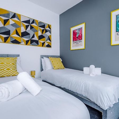New! Stylish 2-Bed Home, In Chester By 53 Degrees Property, Ideal For Long Stays, Great Location - Sleeps 6 Eksteriør billede