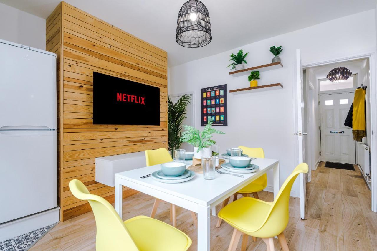 New! Stylish 2-Bed Home, In Chester By 53 Degrees Property, Ideal For Long Stays, Great Location - Sleeps 6 Eksteriør billede