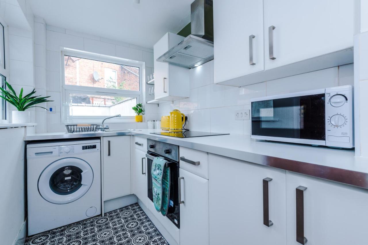 New! Stylish 2-Bed Home, In Chester By 53 Degrees Property, Ideal For Long Stays, Great Location - Sleeps 6 Eksteriør billede