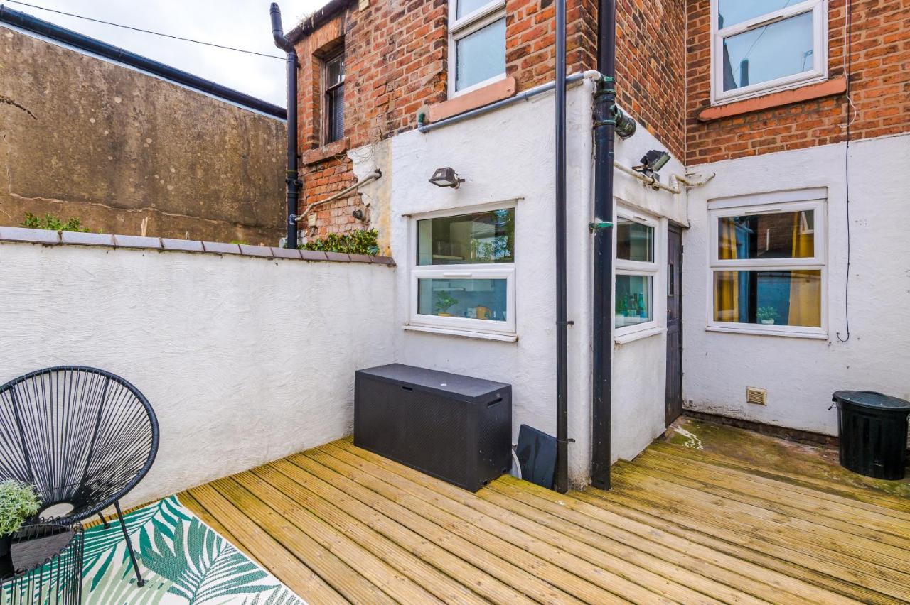 New! Stylish 2-Bed Home, In Chester By 53 Degrees Property, Ideal For Long Stays, Great Location - Sleeps 6 Eksteriør billede